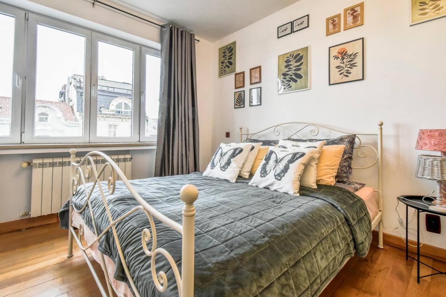 Fully Equipped Vitoshka Area Spacious Metro Sofia Bagian luar foto
