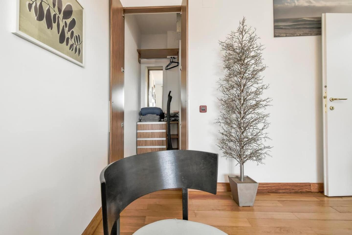 Fully Equipped Vitoshka Area Spacious Metro Sofia Bagian luar foto