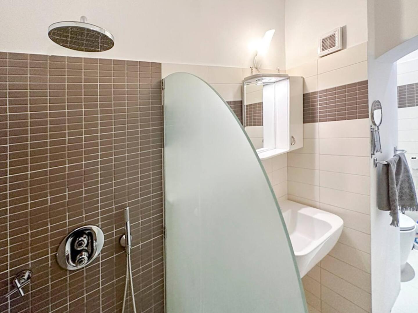 Fully Equipped Vitoshka Area Spacious Metro Sofia Bagian luar foto